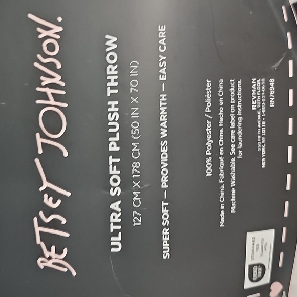 Betsey Johnson Ultra Soft Plush Throw Skulls, Kisses & Hearts-NWT - Picture 4 of 5